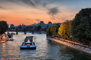 Bateaux-Mouches_seine_cruise